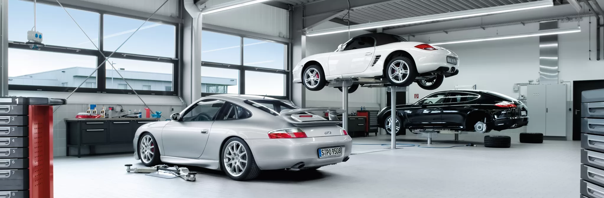 Скидка на сервис для Porsche старше 4 лет.